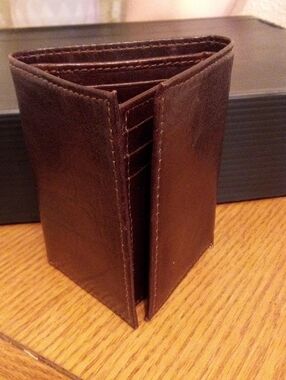Classic Brown Leather Trifold Wallet - Men Accessories